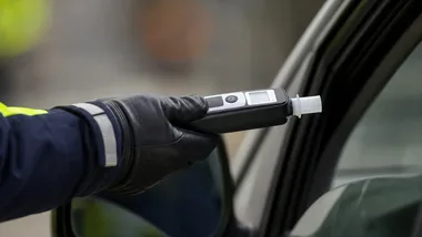 Dwa zatrzymania w Wejherowie. Kierowca Dacii i rowerzysta po alkoholu