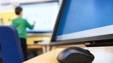 Uczniowie dwóch szkół zyskali pracownie sztucznej inteligencji