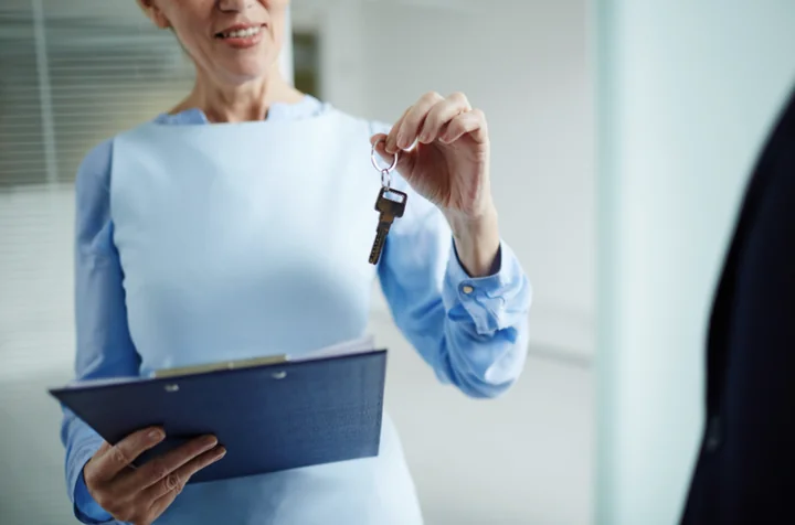 Obraz do artykułu: Na co uważać przy samodzielnej sprzedaży nieruchomości — kiedy wzywać profesjonalistę?