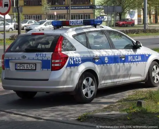Wejherowo: Policja apeluje o kaski i rozwagę użytkowników hulajnóg
