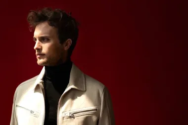 Grafika promocyjna wydarzenia Janek Traczyk śpiewa Krajewskiego w Wejherowie – koncert z okazji Dnia Matki