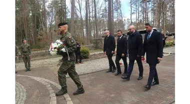 W Piaśnicy znów wybrzmiała pamięć o ofiarach i zobowiązanie wobec przyszłych pokoleń