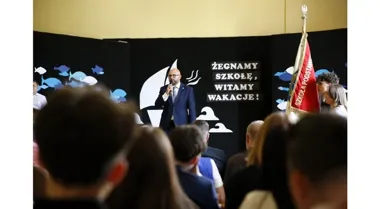 W SP 9 padły ważne słowa. Ósmoklasiści zamknęli szkolny rozdział