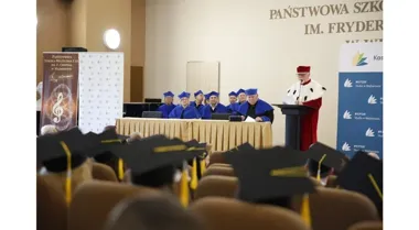106 dyplomów i ważny jubileusz. Absolwenci opuszczają wejherowską uczelnię
