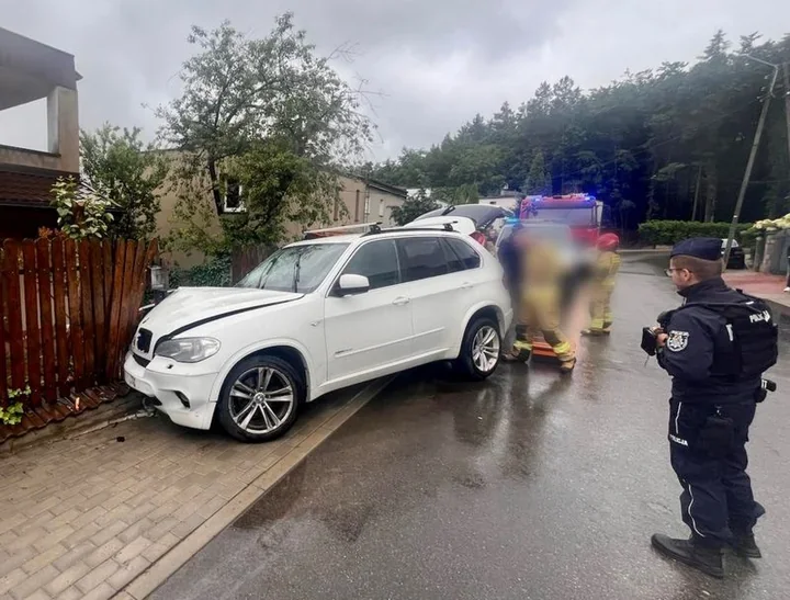 W Redzie najpierw płot, potem inne auto - policja szybko namierzyła kierowcę