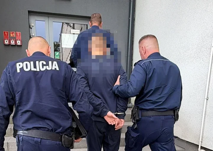 Uchylone drzwi i zapach marihuany. W mieszkaniu 21 roślin