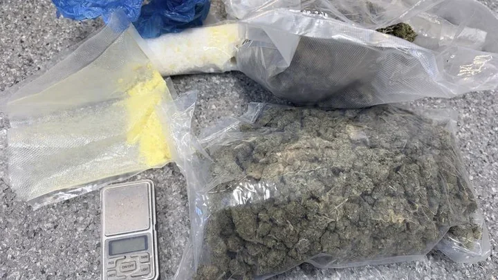 BMW, narkotyki w rękawie i blisko 1,5 kg w mieszkaniu. 29-latek aresztowany