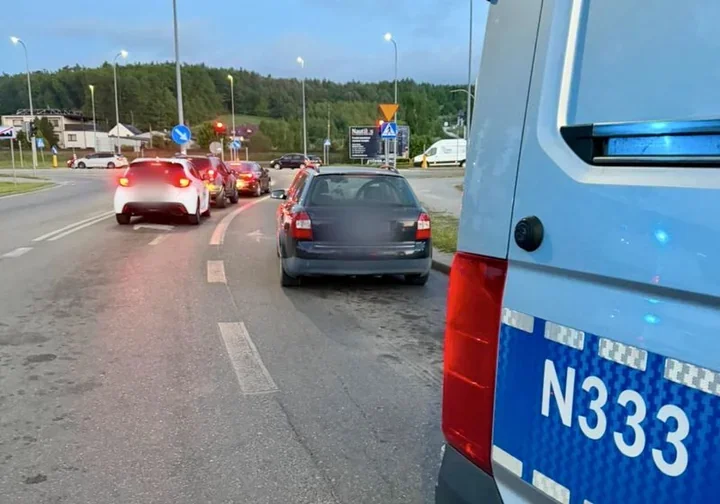 Ucieczka pieszo po porzuceniu Audi. 40-latka z Bolszewa w rękach policji