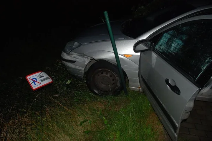 Rozbił ogrodzenie mimo sądowego zakazu. 26-latek miał ponad 2 promile