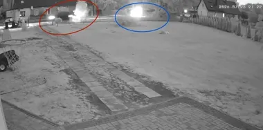 Uciekał audi przed kontrolą, rozbił ogrodzenie i ruszył pieszo