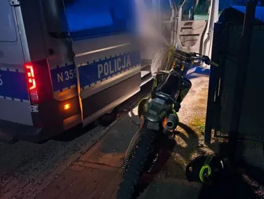Nerwowy motocyklista w Robakowie bez uprawnień i OC. Grozi mu 30 tys. zł