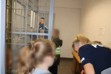 Dzieci usiadły za kierownicą radiowozu. Niezwykła lekcja w Wejherowie