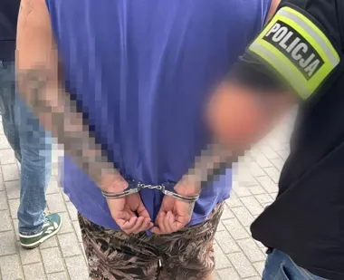Ponad 90 km/h przy ograniczeniu do 50. Kierowca uciekał i trafił do aresztu