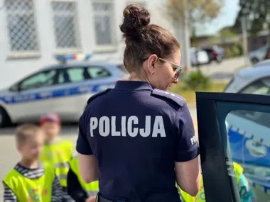 Przedszkolaki weszły na komendę - i od razu usiadły w radiowozie