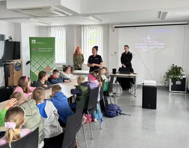 Pies służbowy i maszyny rolnicze w jednej lekcji w Wejherowie