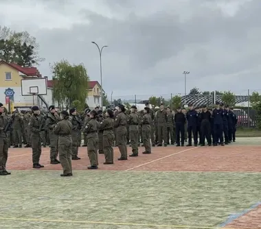 W Redzie młodzież sprawdzała alkogogle i pytała policjantów o służbę
