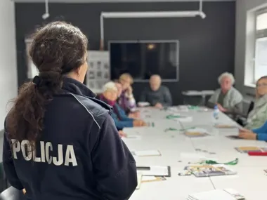 Seniorzy mogą uniknąć strat - debata o oszustwach w Wejherowie