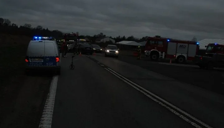 Błąd przy wyjeździe z drogi skończył się zderzeniem pod Wejherowem